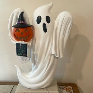 NEW Halloween 2023 Ghost holding pumpkin Light Up Decor 20” Tall